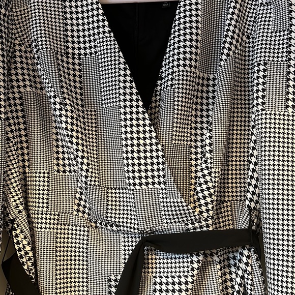 ✨Like New✨Houndstooth Dress - Picture 4 of 7